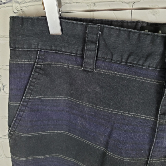 FOOT LOCKER | striped flat front shorts - Picture 2 of 6